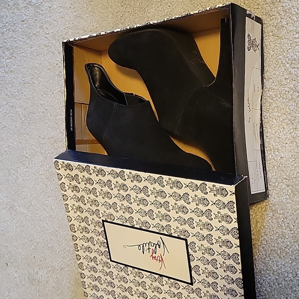 Very Volatile Black Closed Toe High Heel Boots size 8.5 NEW with box